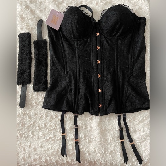 NWT Savage X Fenty Sexy Glam Black Lace Corset W/ Fur Cuffs Sz XL